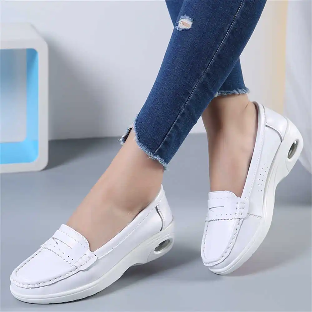Thick Sole Slipon White Traine - огляд і ціна Men'S Best Sneakers For Formal Wear