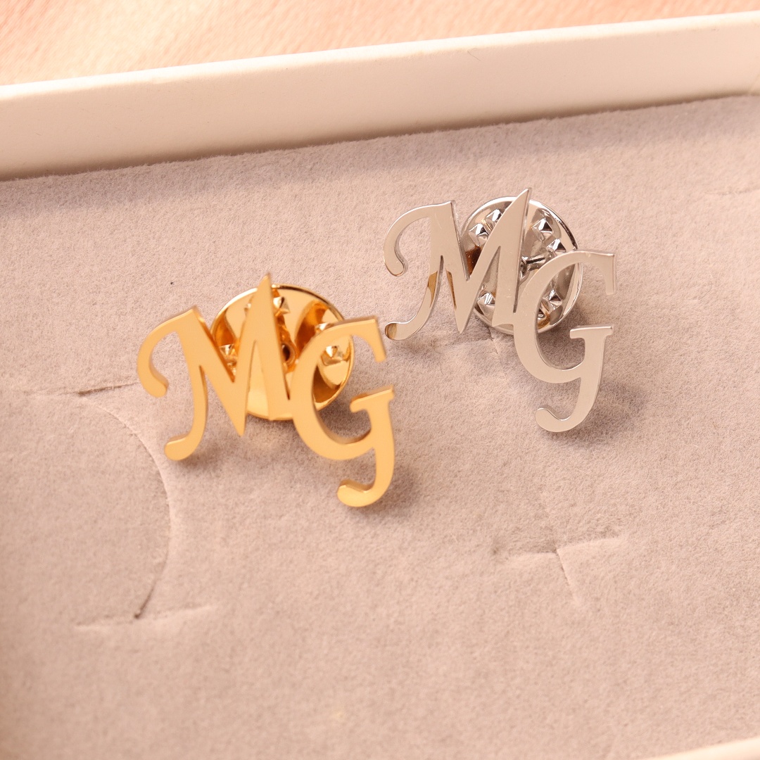Custom Initials Brooch For Gro - огляд і ціна Tuxedo Lapel Pin